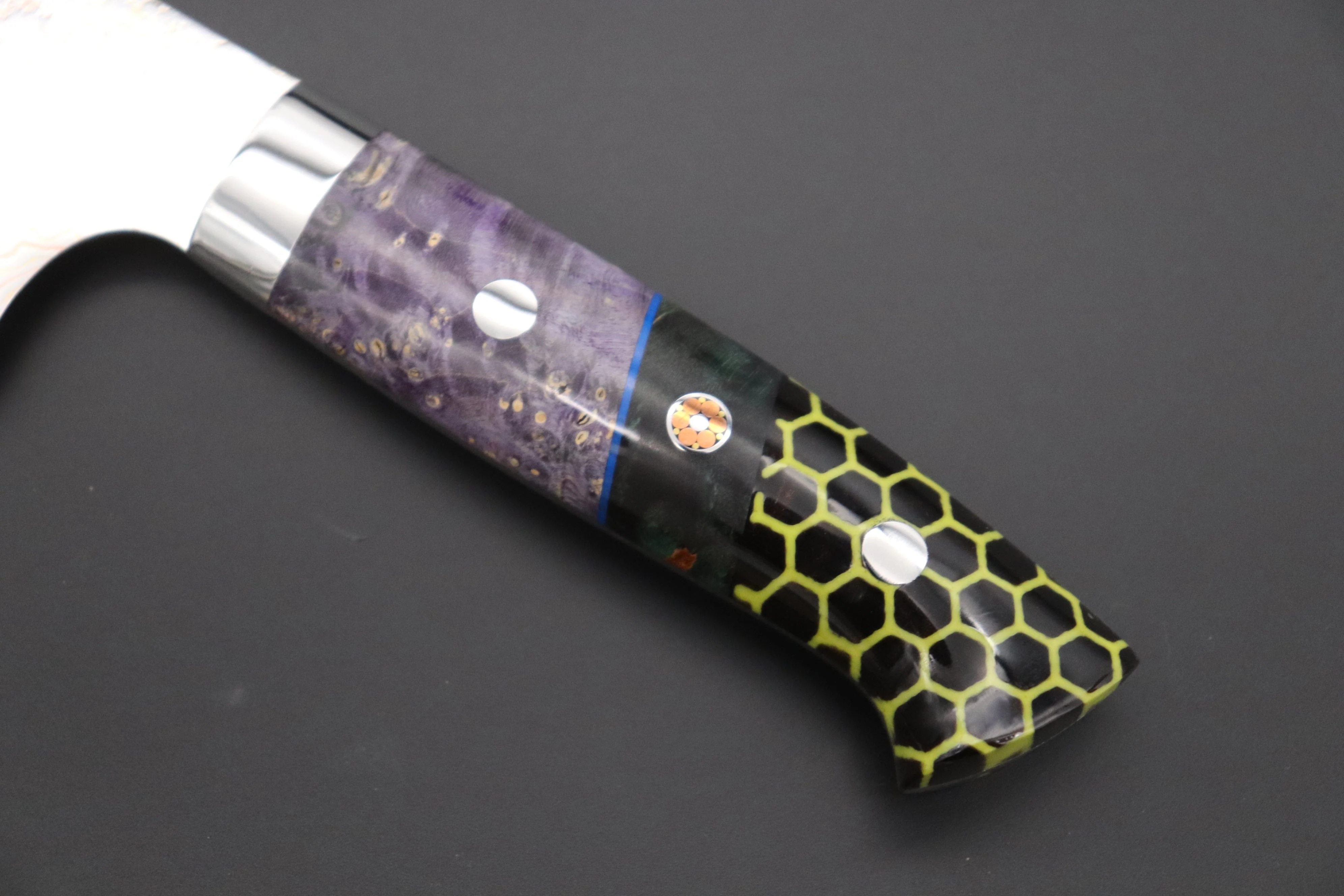 Takeshi Saji SUMMIT ― Limited Edition Custom Series  SMT-987 VG-10W磨 Multi-Colored Golden-Rainbow Damascus Bunka 175mm (6.8 Inch) - Image 7